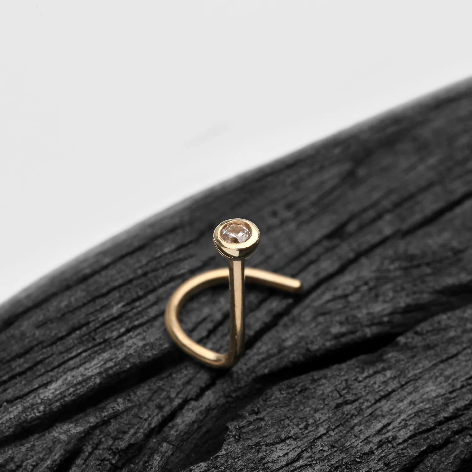 14 Karat Gold Bezel Set Gem Top Nose Screw Ring - Image 2
