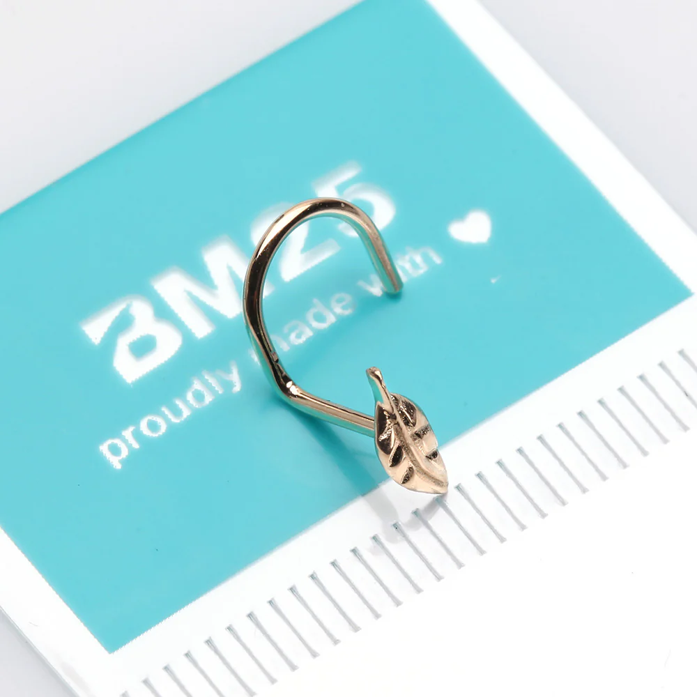 14 Karat Gold Vintage Leaf Nose Screw Ring - Image 3