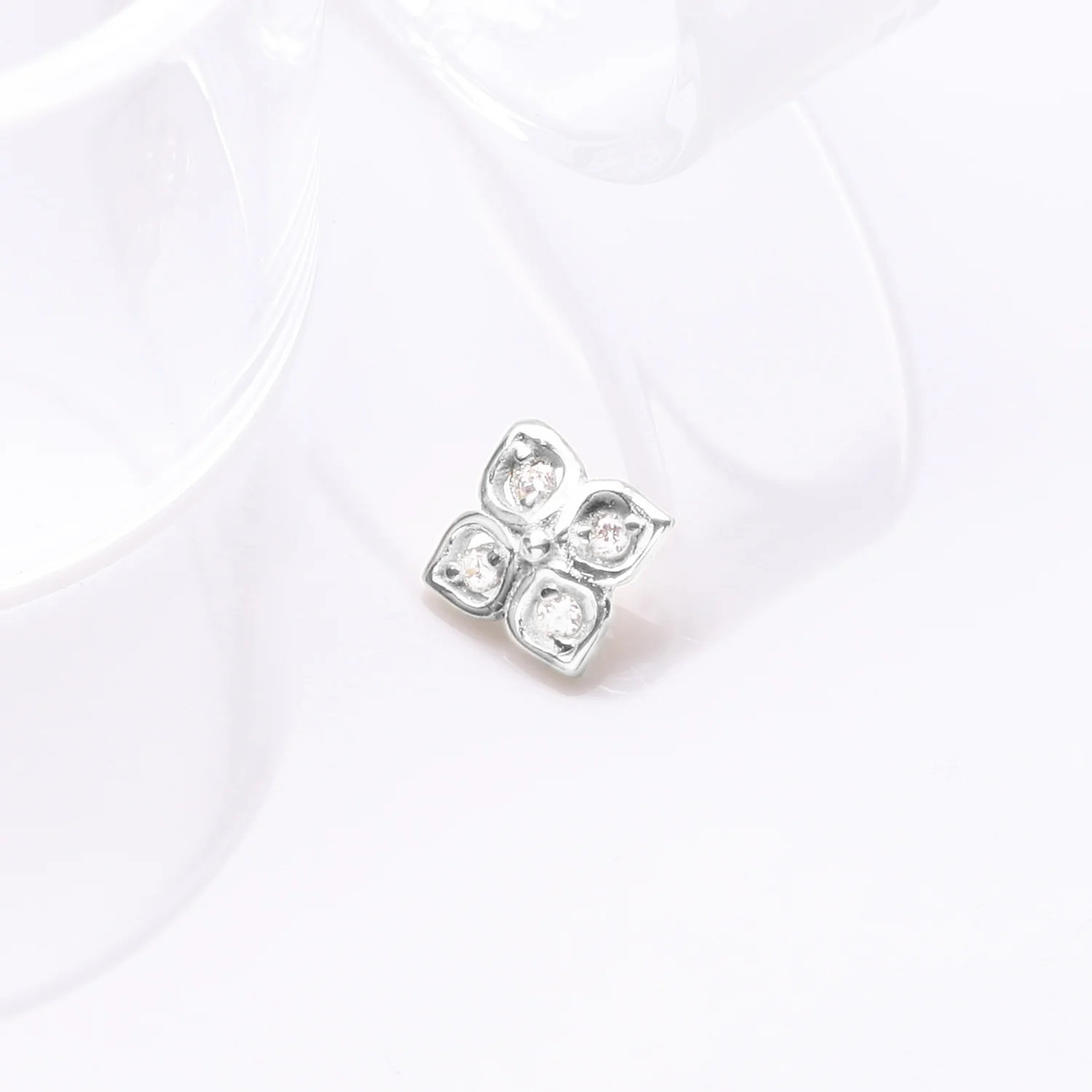 14 Karat White Gold Brilliant Sparkle Frasera Flower Dermal Anchor Top Part - Image 2