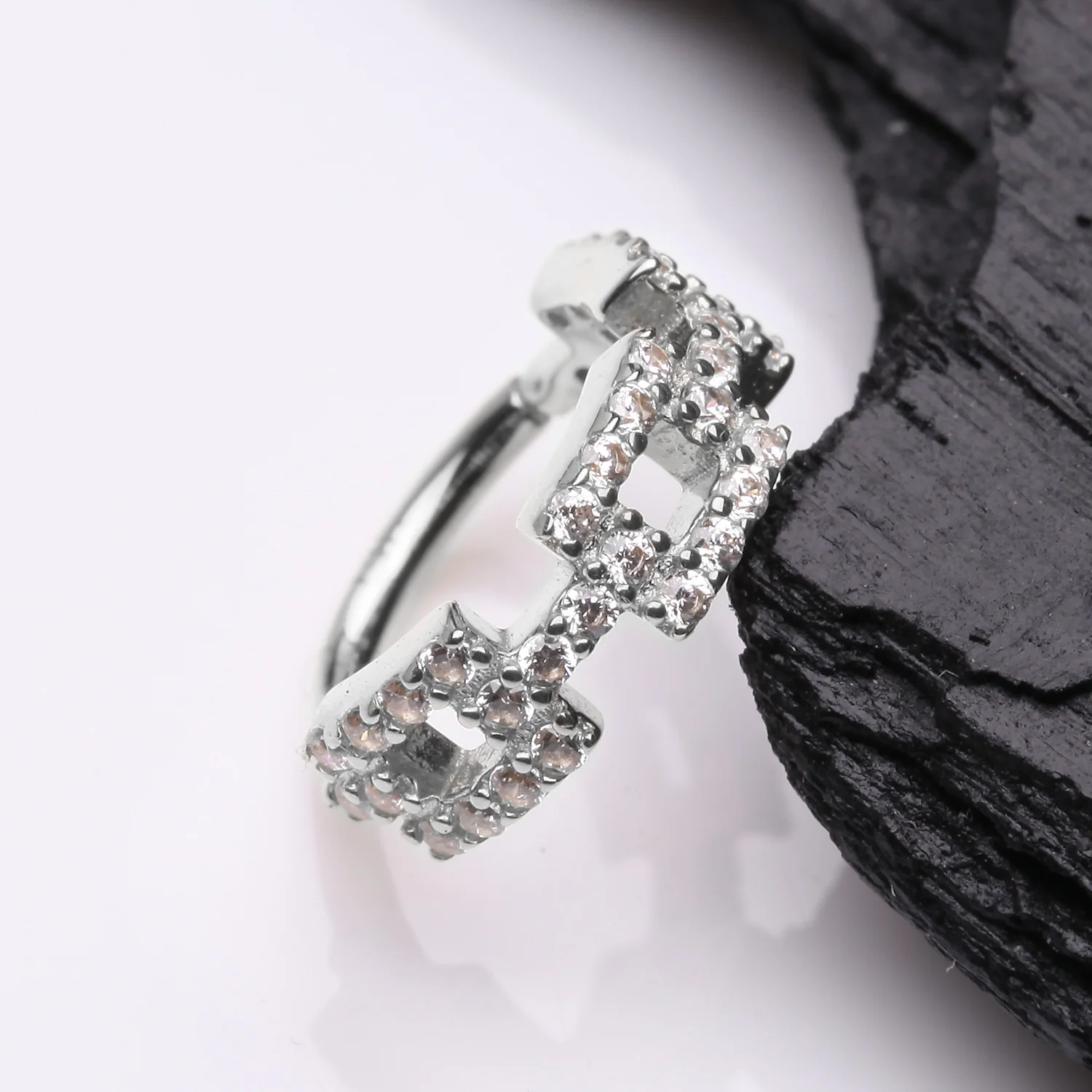 14 Karat White Gold Square Chain Link Sparkle Design Seamless Clicker Hoop Ring - Image 2