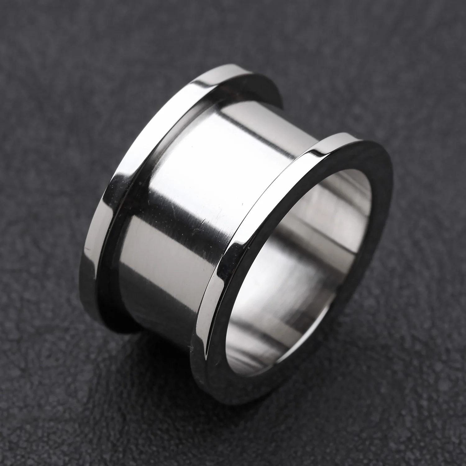 A Pair of Basic Steel Screw-Fit Ear Gauge Tunnel Plug - Image 2