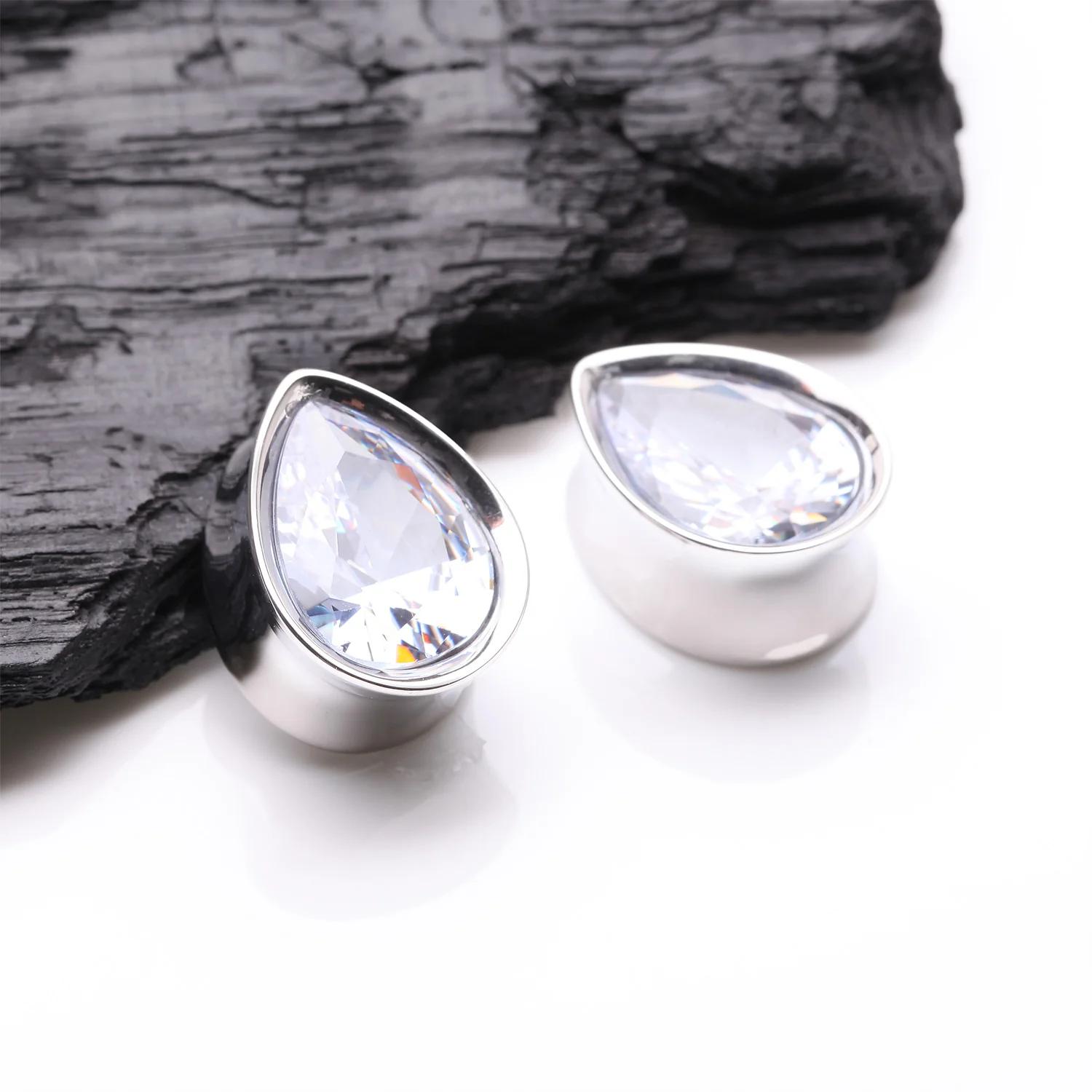 A Pair of Brilliant Gem Sparkle Teardrop Double Flared Plug - Image 2