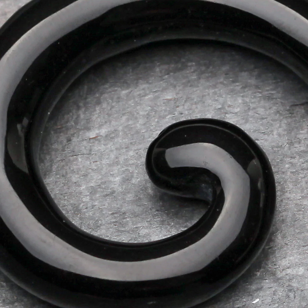 A Pair of Claw Hook Acrylic Ear Gauge Taper Hanger - Image 3