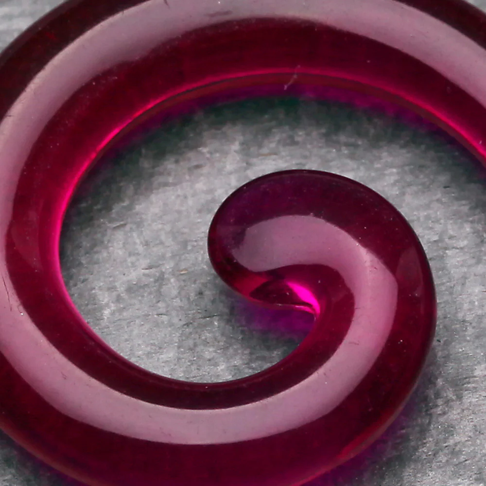 A Pair of Claw Hook Acrylic Ear Gauge Taper Hanger - Image 3