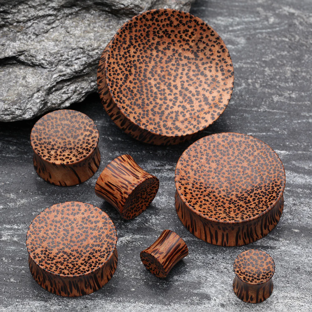 A Pair of Concave Coconut Wood Double Flared Plug - Image 3