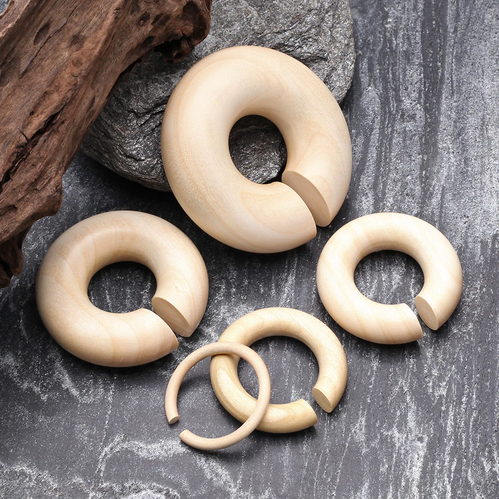 A Pair of Crocodile Wood Hoop Hanger Plug - Image 3