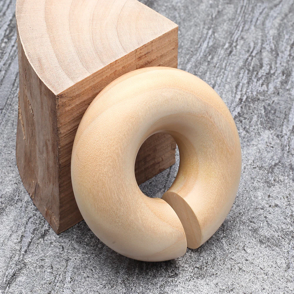 A Pair of Crocodile Wood Hoop Hanger Plug - Image 4