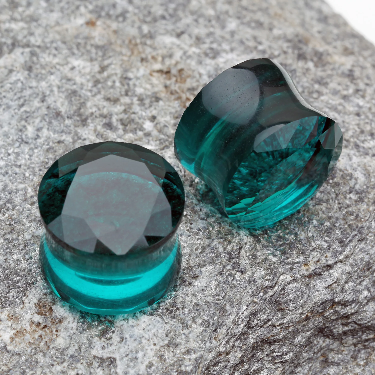 A Pair of Faceted Pyrex Glass Gem Double Flared Ear Gauge Plug - Image 2