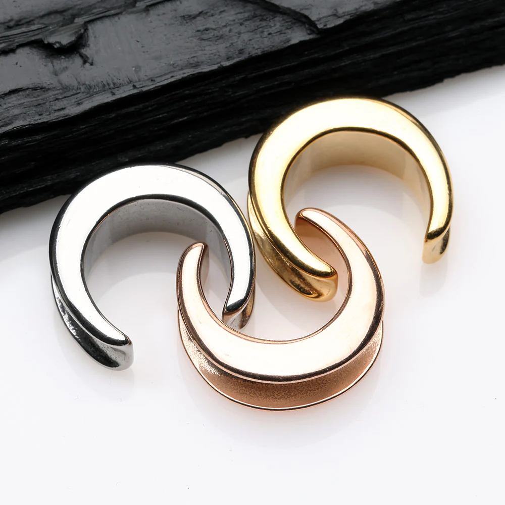 A Pair of Golden Classic Saddle Spreader Steel Double Flared Ear Plug - Image 4