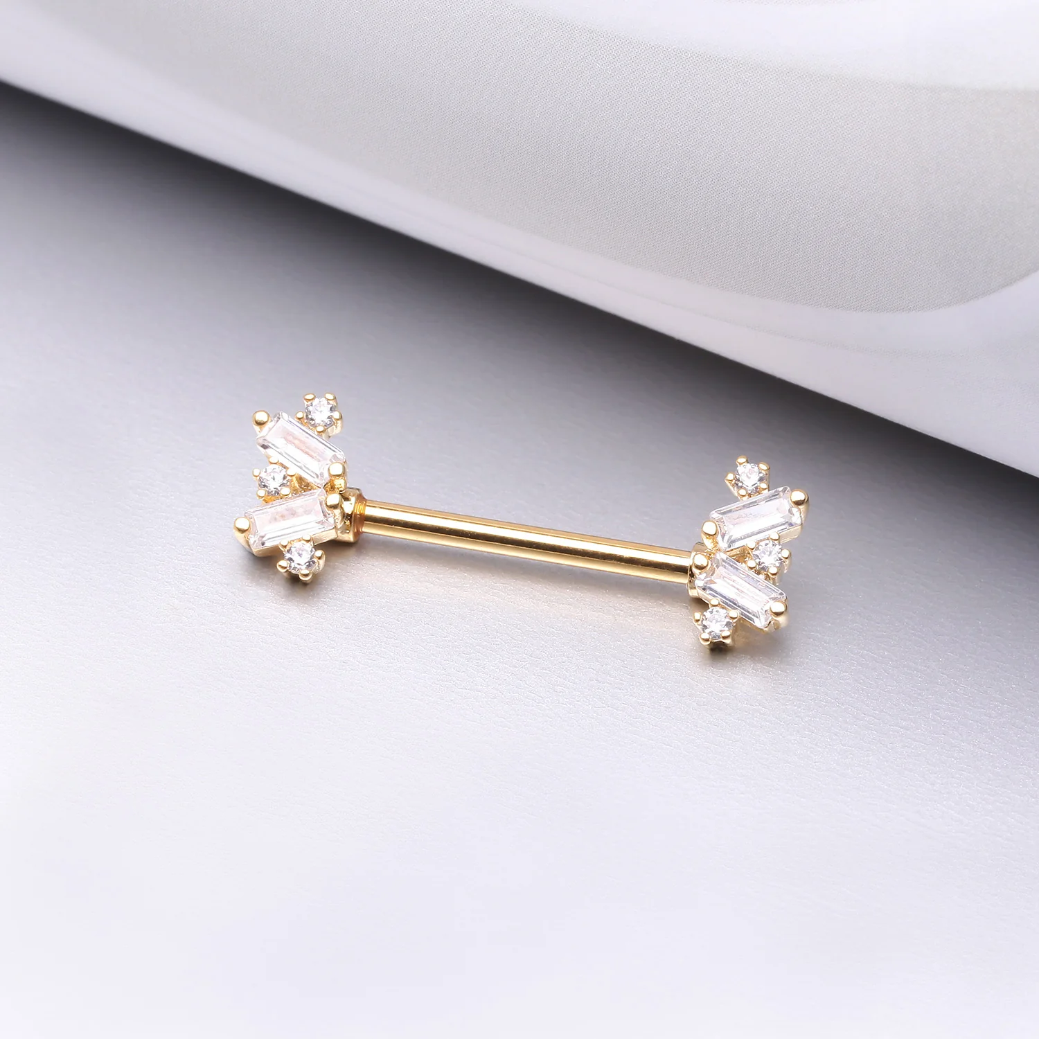 A Pair of Golden Sparkle Overload ZigZag Nipple Barbell - Image 2