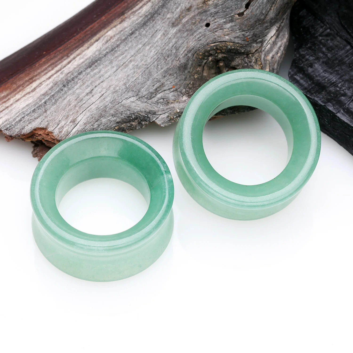 A Pair of Green Aventurine Jade Stone Double Flared Eyelet Plug - Image 2