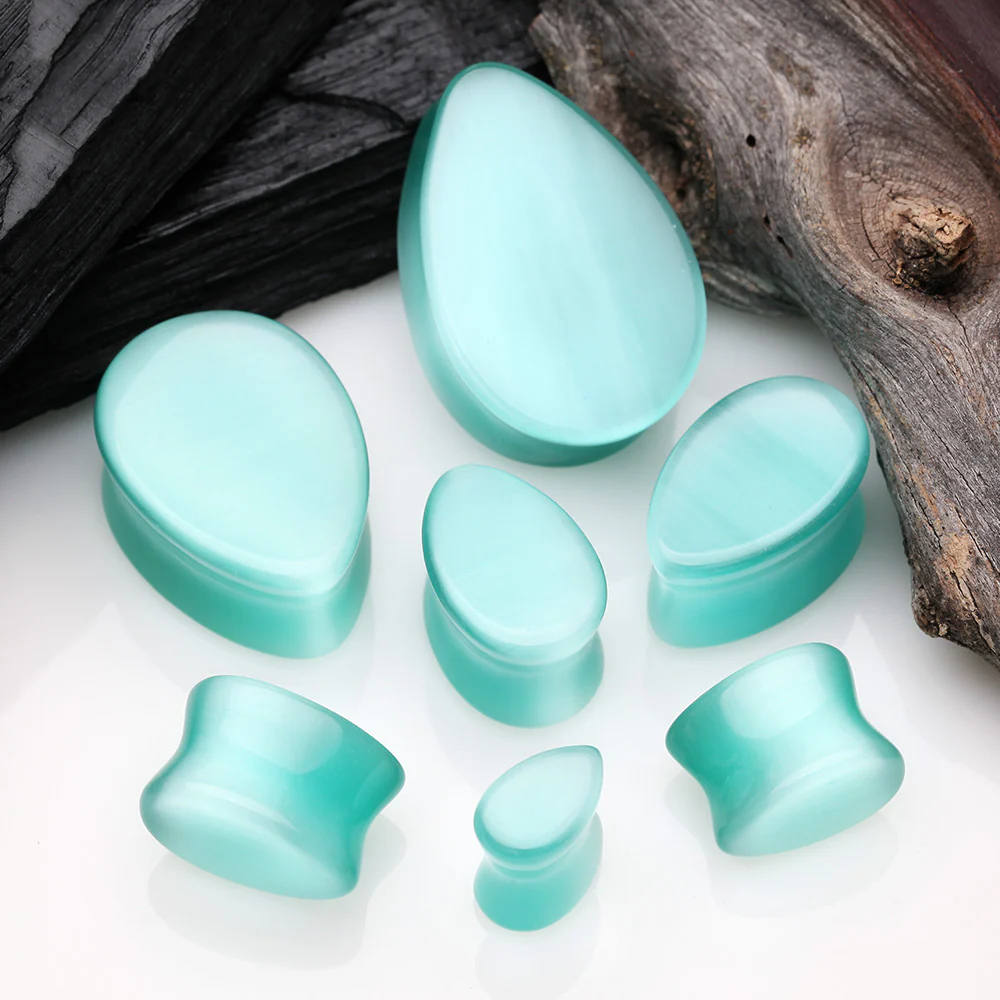 A Pair of Mint Cat-Eye Stone Teardrop Double Flared Ear Gauge Plug - Image 3