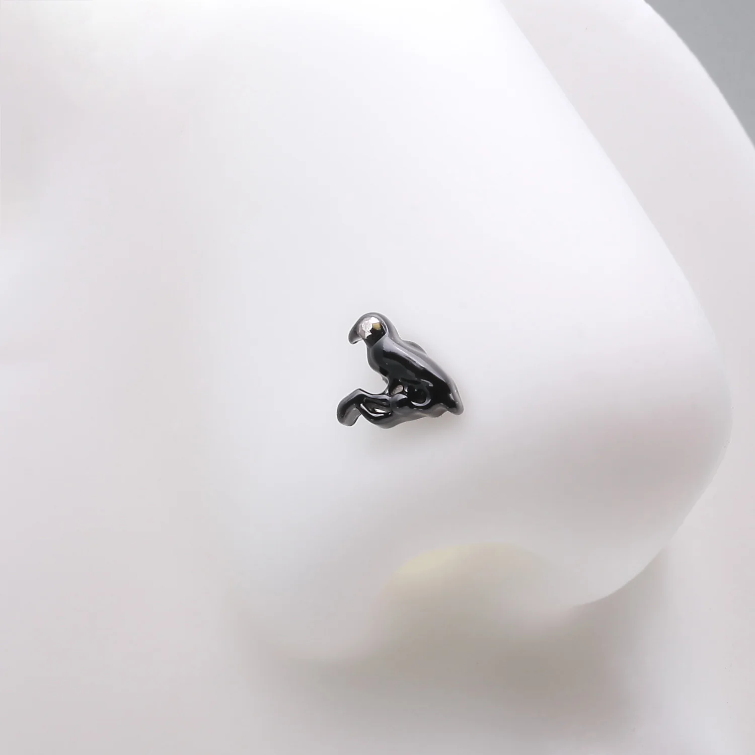 Black Raven Sparkle L-Shaped Nose Ring - Image 2