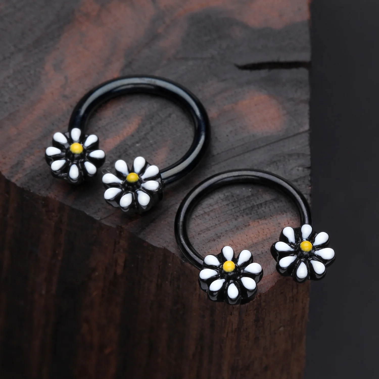 Blackline Adorable Daisy Flower Horseshoe Circular Barbell - Image 2