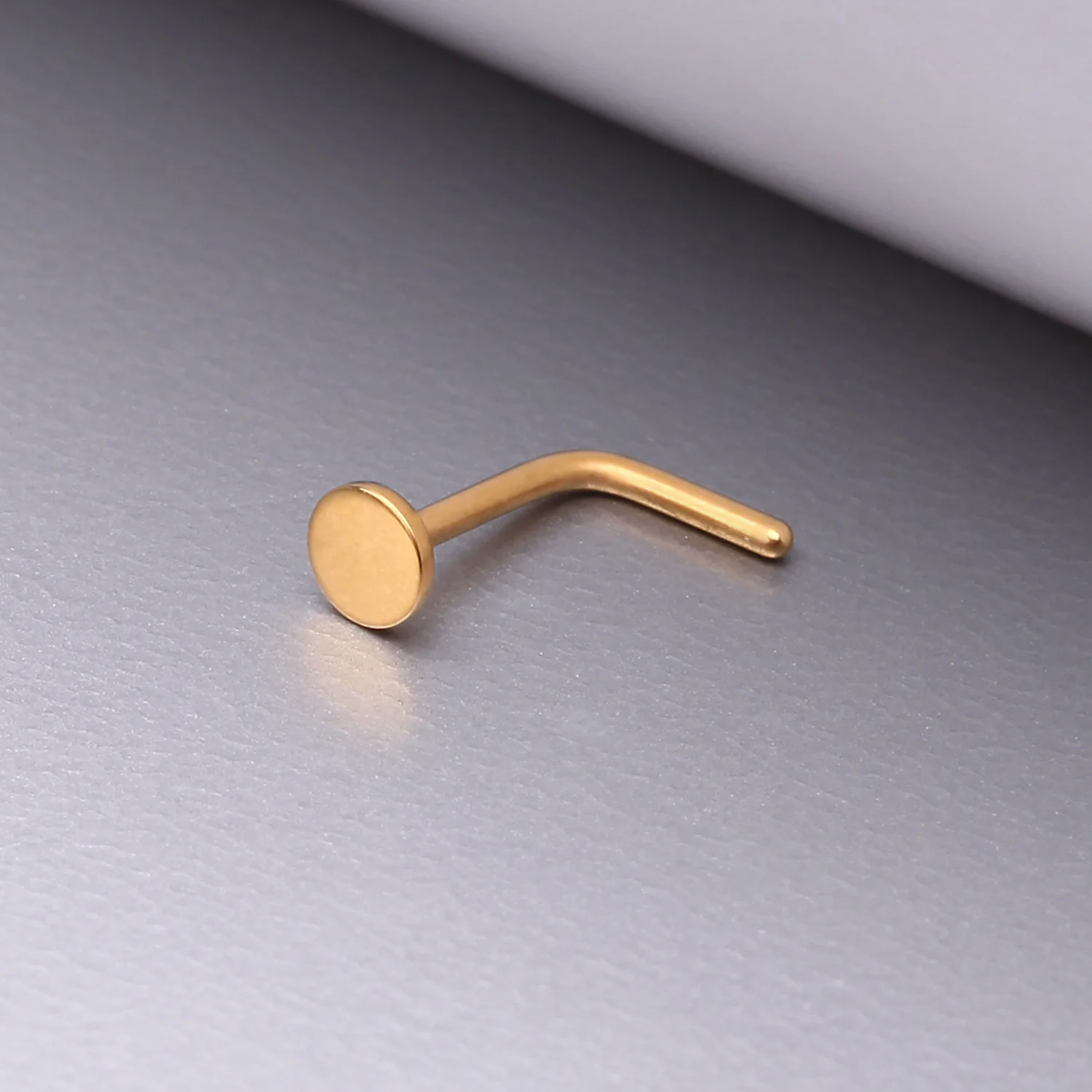 Golden Circle Plate Top Basic Steel L-Shaped Nose Ring - Image 2