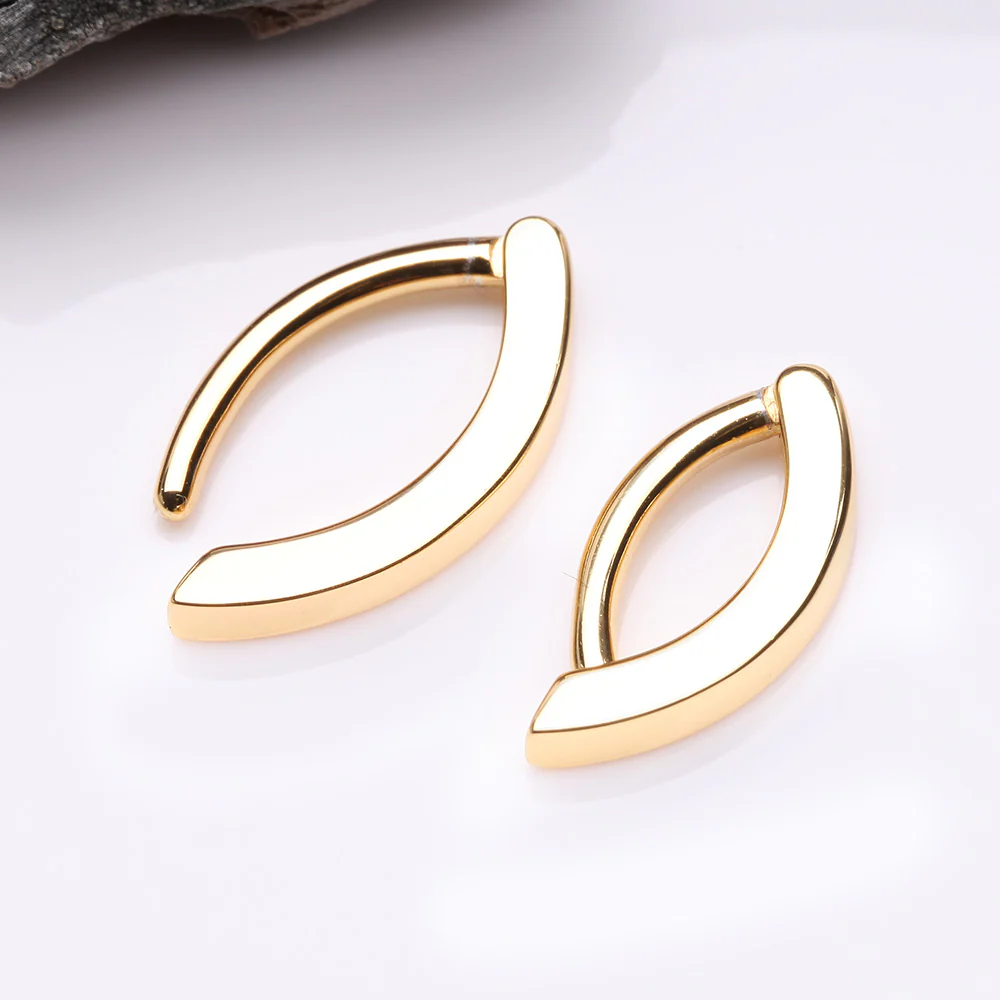 Golden Sterling Silver Minimalist Curved Bar Belly Clicker - Image 3