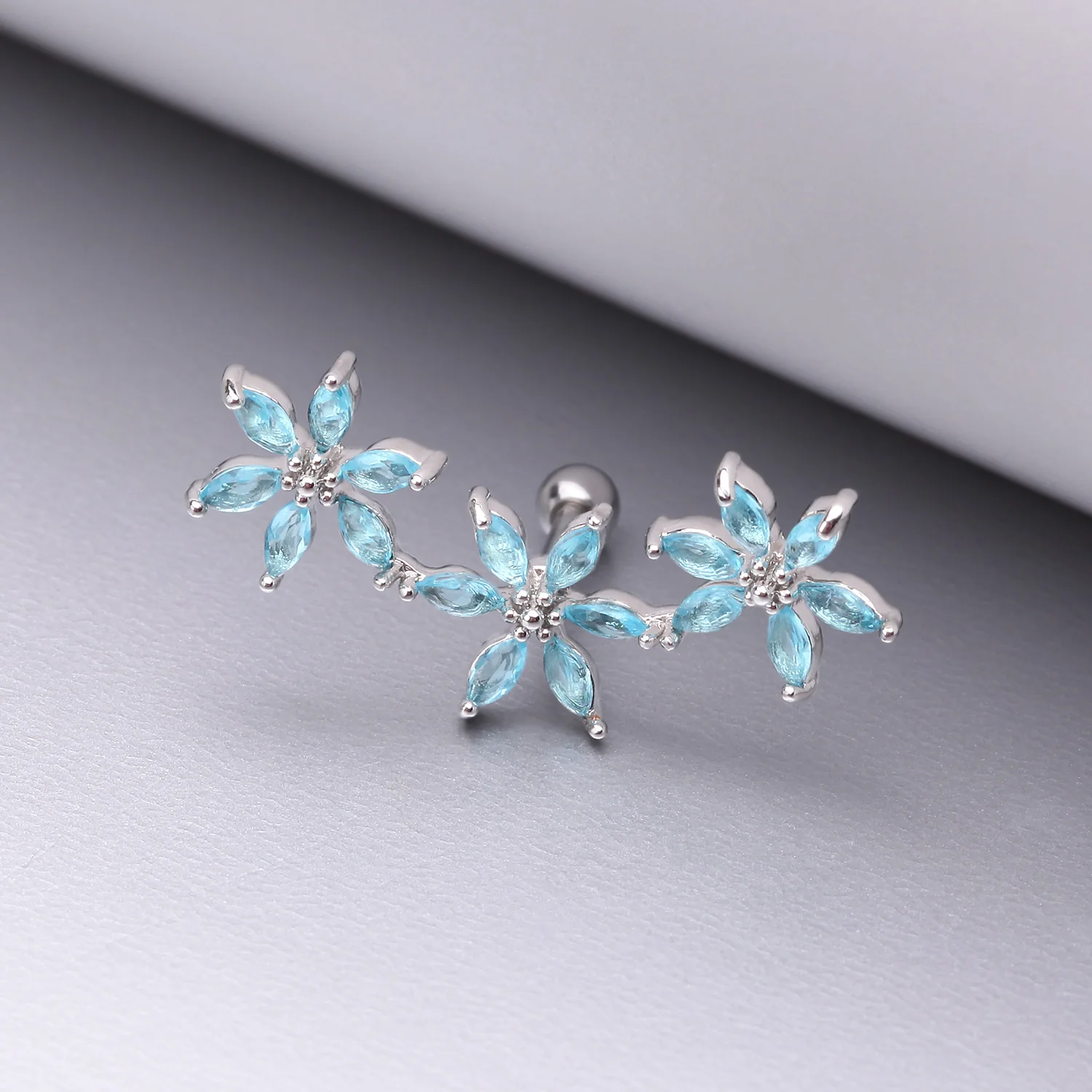 Grand Sparkle Triple Flowers Steel Cartilage Tragus Barbell Stud - Image 2