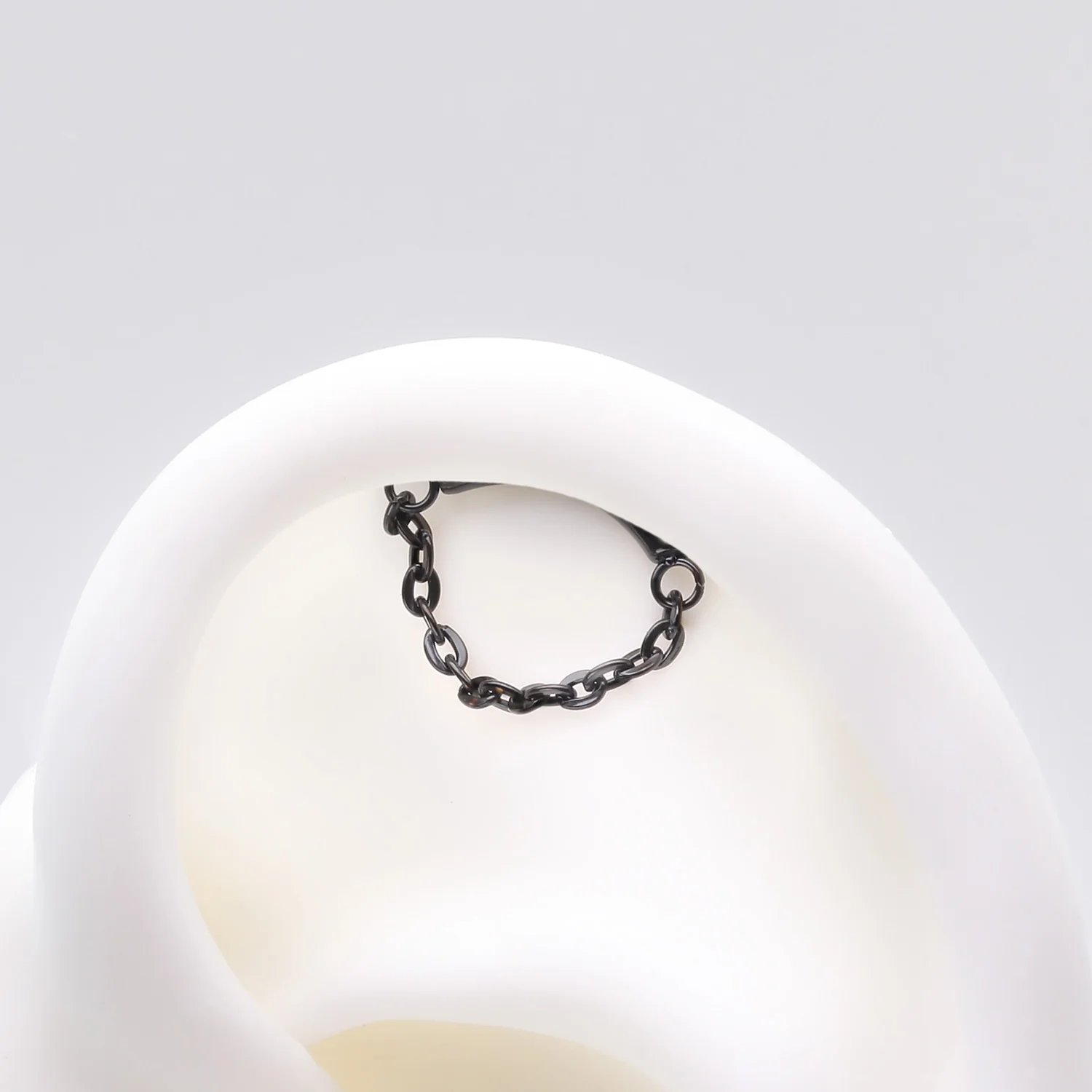 Implant Grade Titanium Blackline Modern Curve Chained Internally Threaded Labret - Image 2