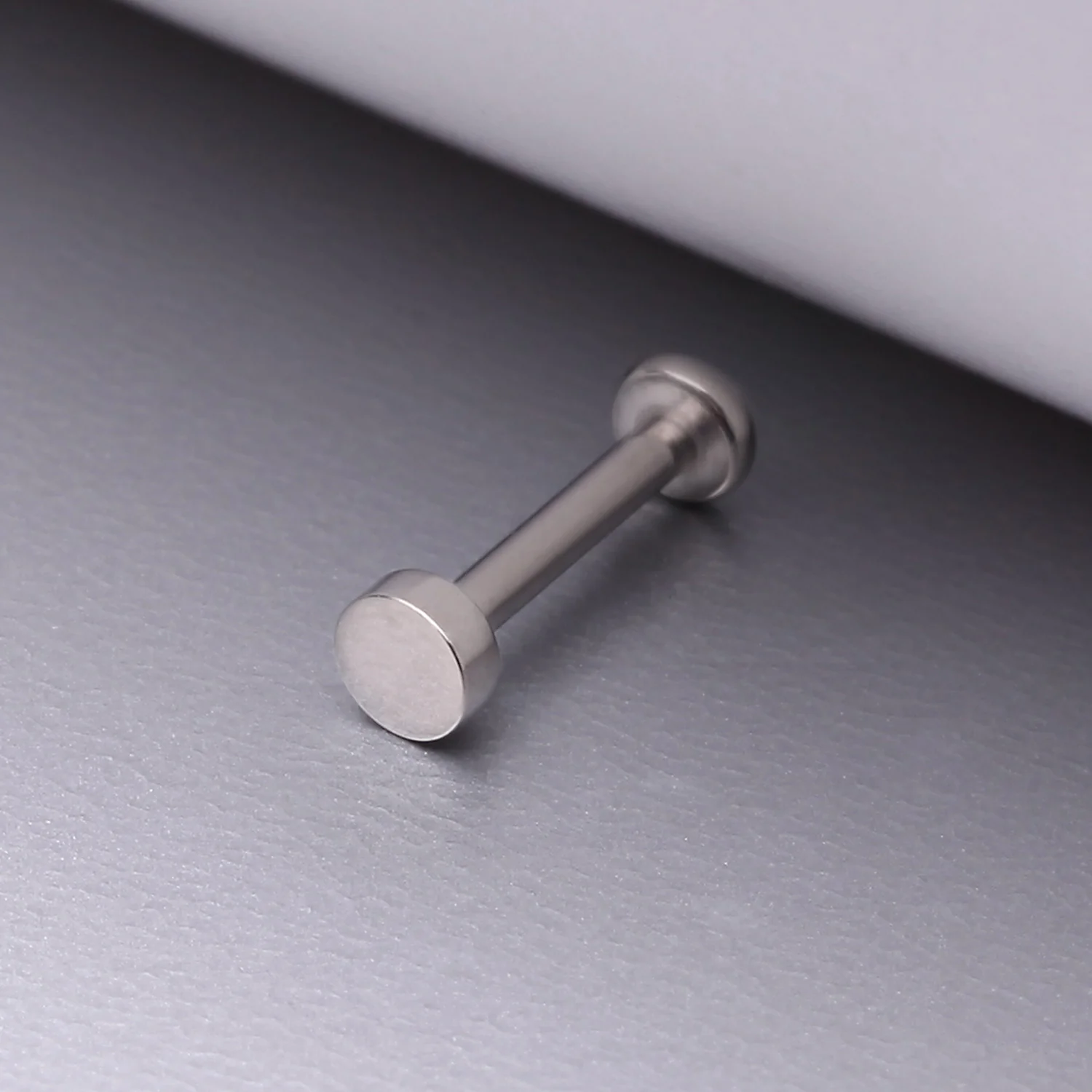 Implant Grade Titanium Circle Plate Top Internally Threaded Flat Back Stud Labret - Image 2