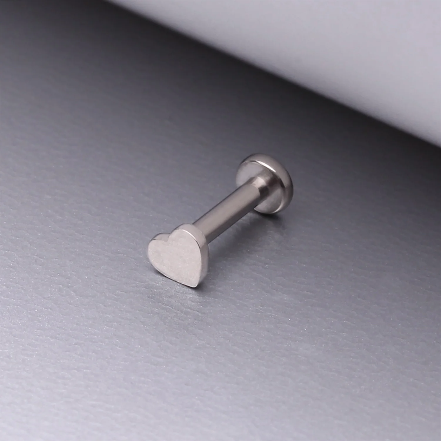 Implant Grade Titanium Heart Top Internally Threaded Flat Back Stud Labret - Image 2