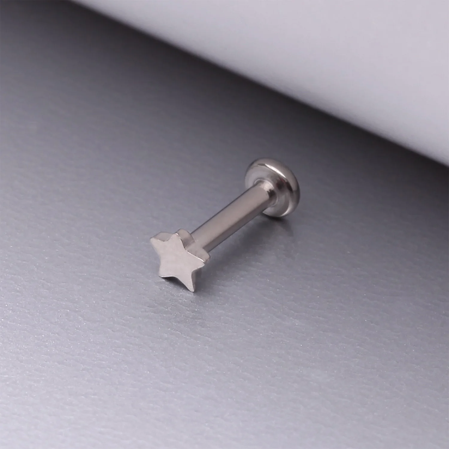 Implant Grade Titanium Star Top Internally Threaded Flat Back Stud Labret - Image 2