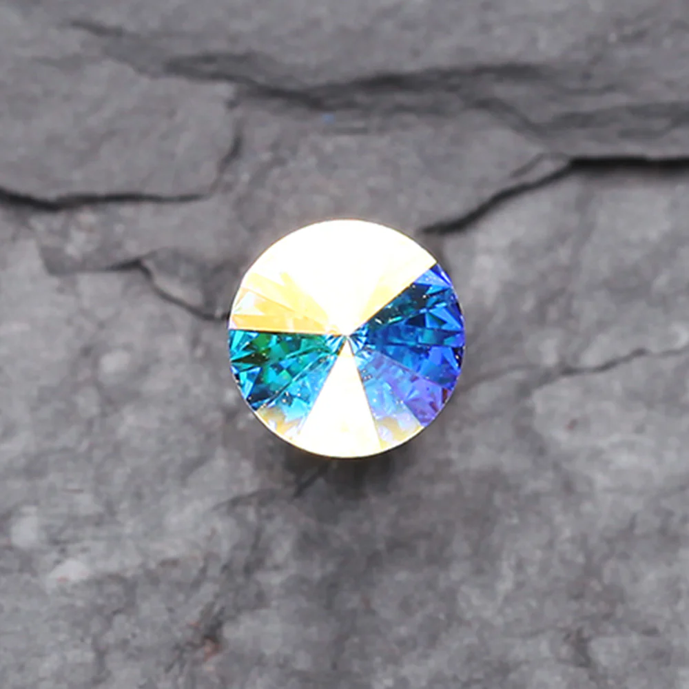 Pointy Faceted Crystal Cartilage Earring - Image 3