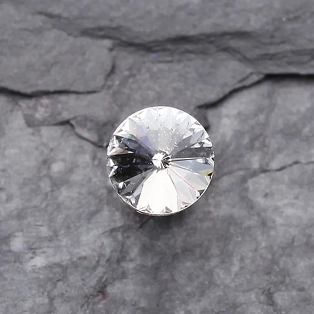 Pointy Faceted Crystal Cartilage Earring - Image 3
