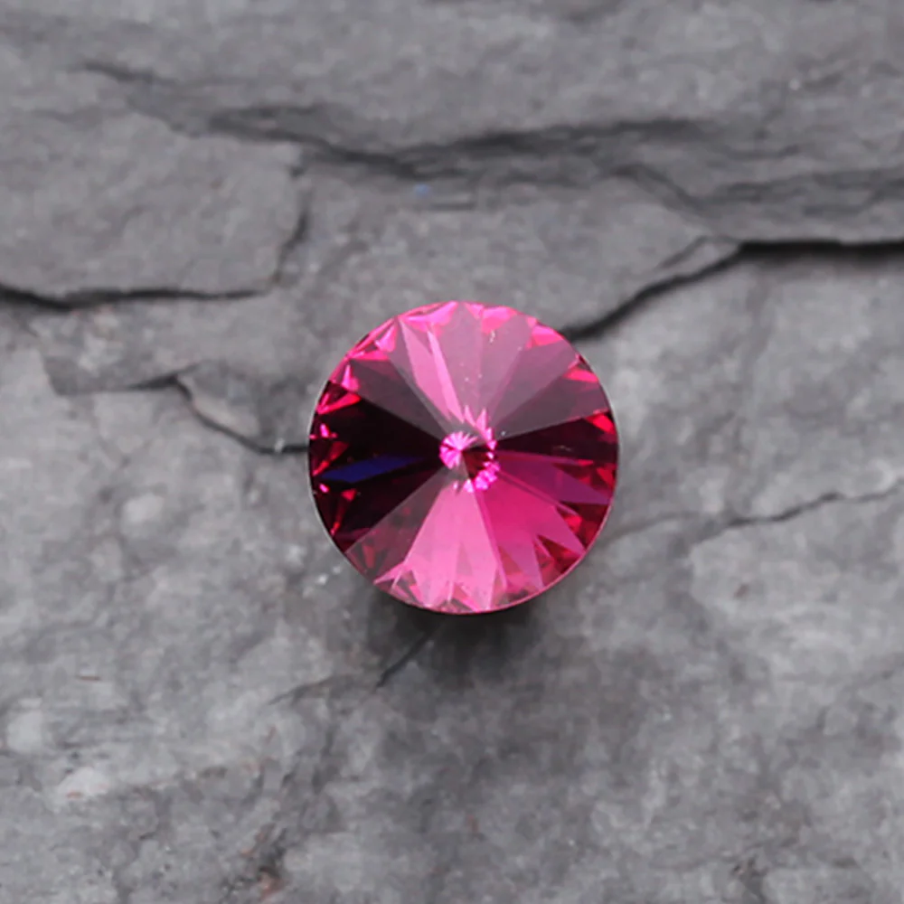 Pointy Faceted Crystal Cartilage Earring - Image 3