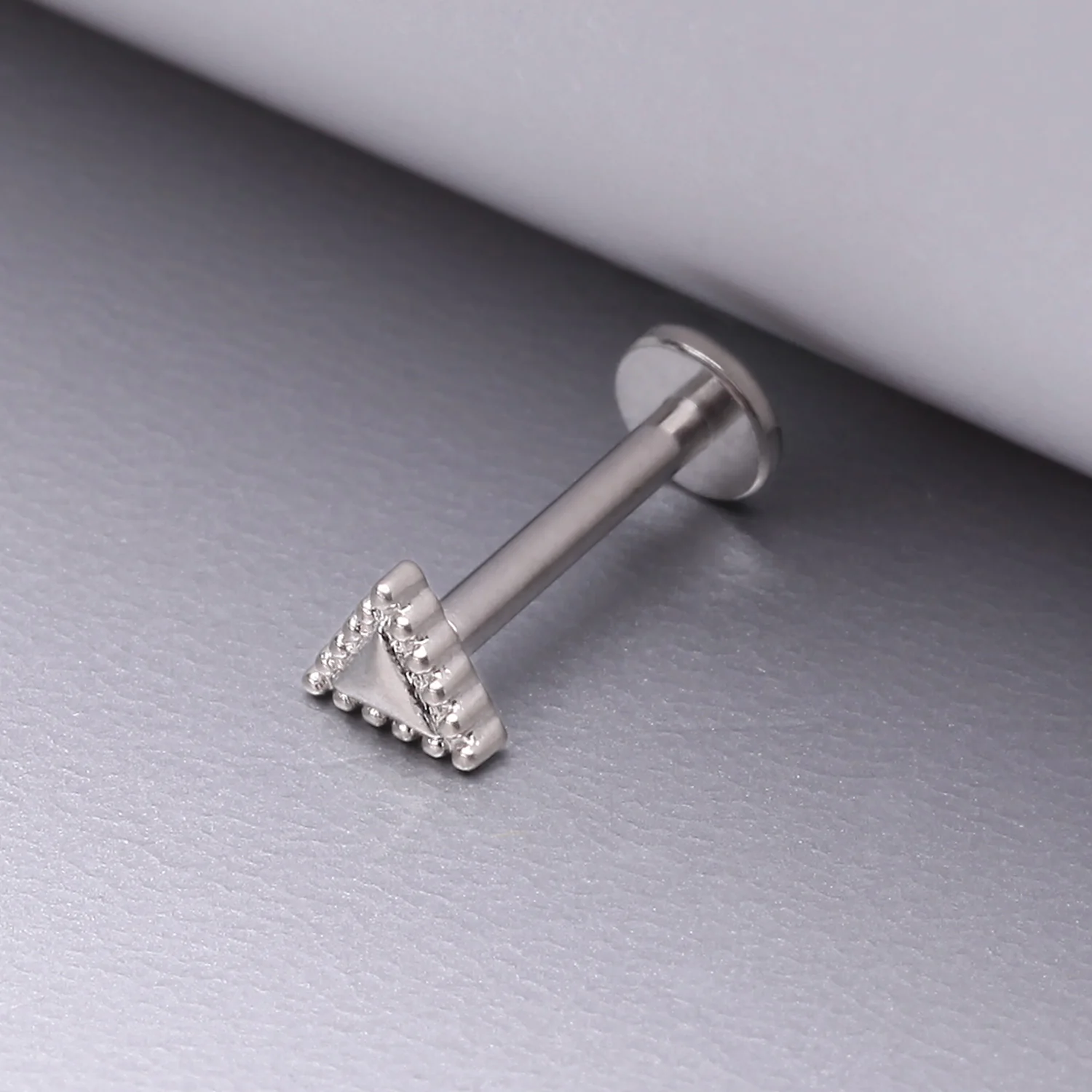 Triangle Beveled Beaded Edge Top Internally Threaded Steel Flat Back Stud Labret - Image 2