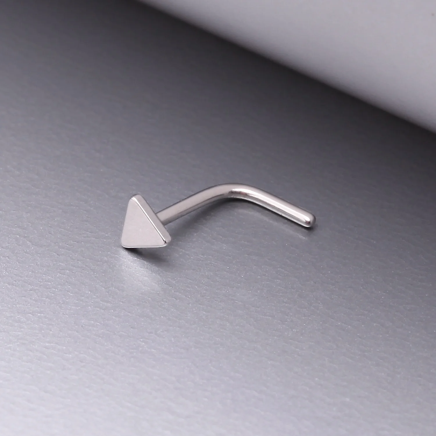 Triangle Plate Top Basic Steel L-Shaped Nose Ring - Image 2